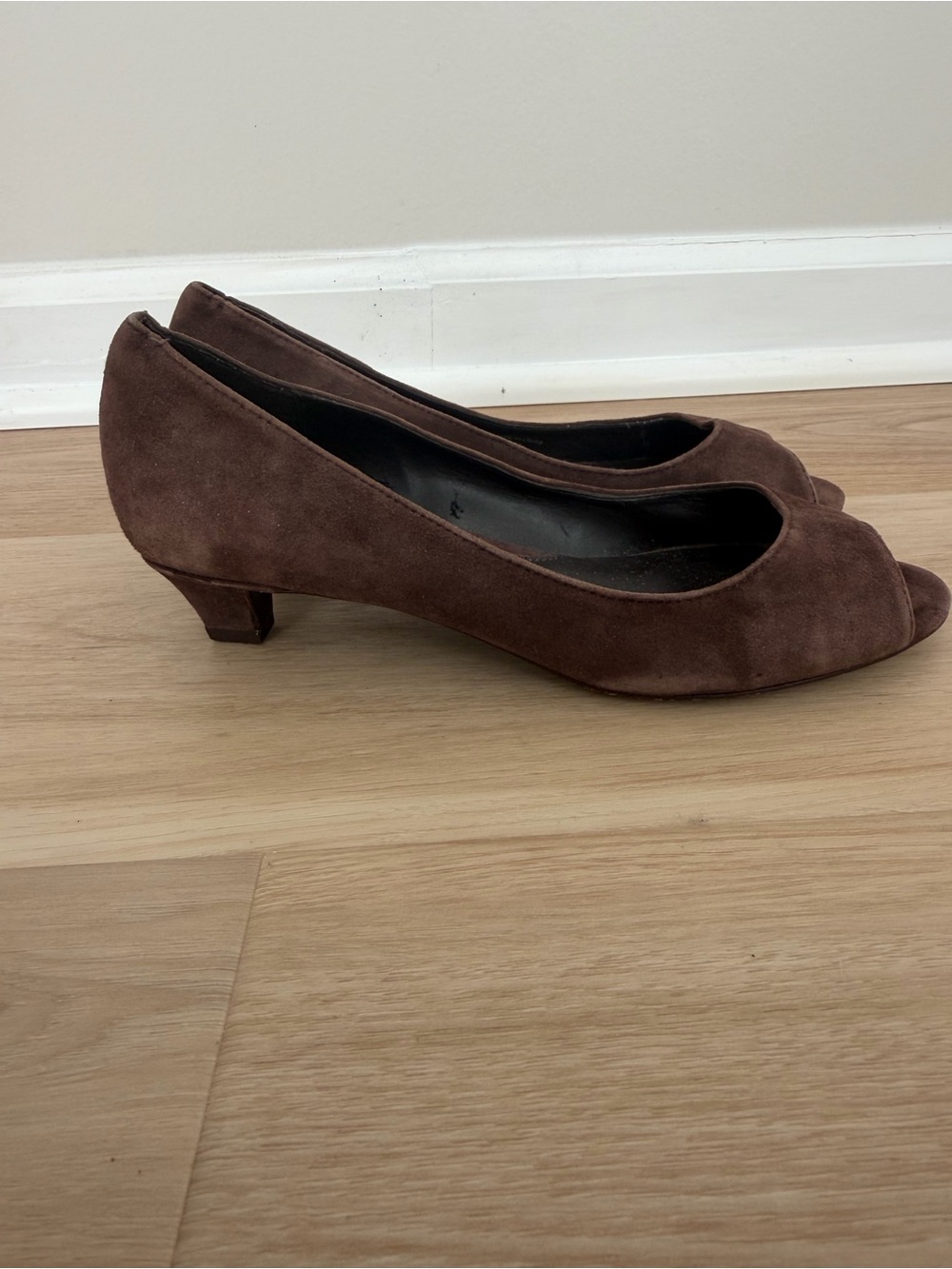 Diane von Furstenberg DVF Brown Suede Peep Toe Heels Size 6M